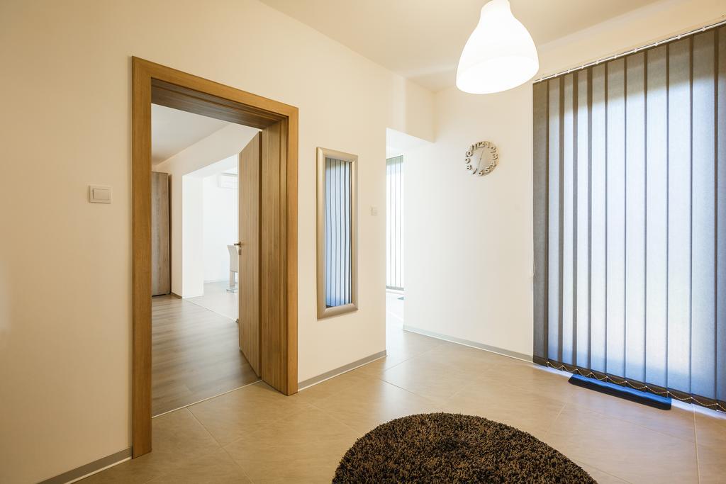 Ivni Apartmani Novigrad Istria Habitación foto
