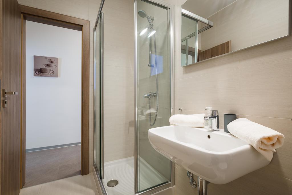 Ivni Apartmani Novigrad Istria Habitación foto