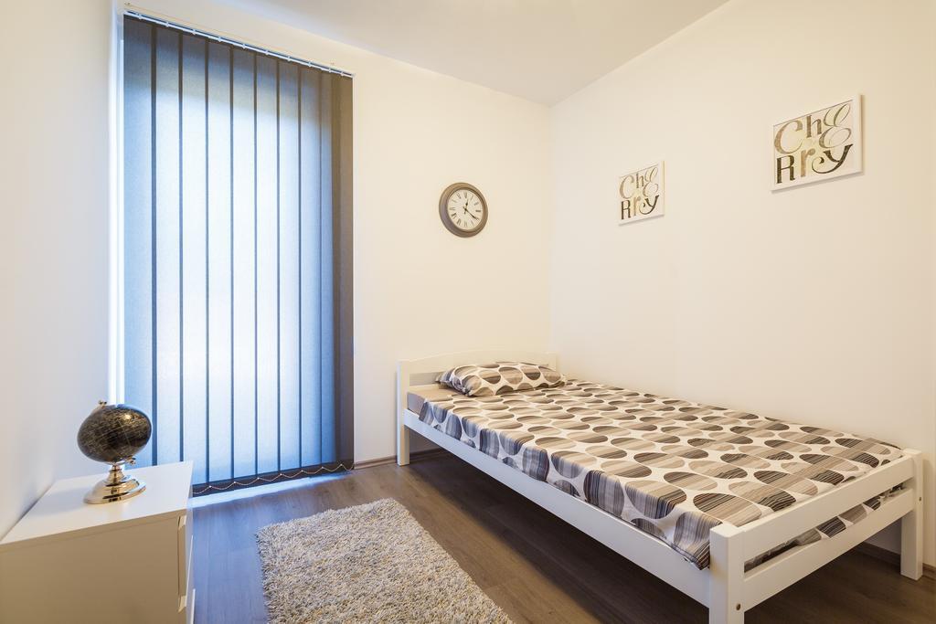 Ivni Apartmani Novigrad Istria Habitación foto